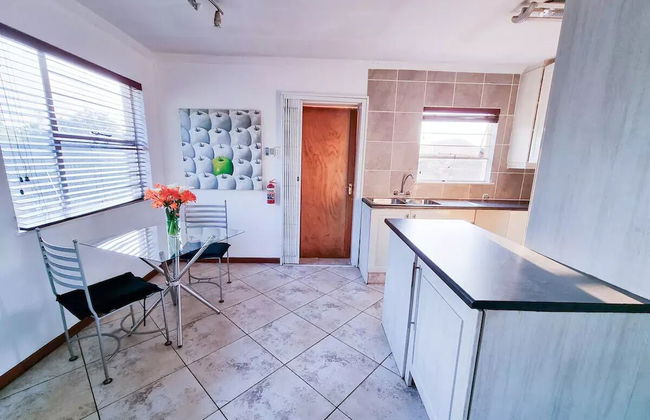 Stylish one bed Apartment in Strydom Park - 2168 - Foto 1