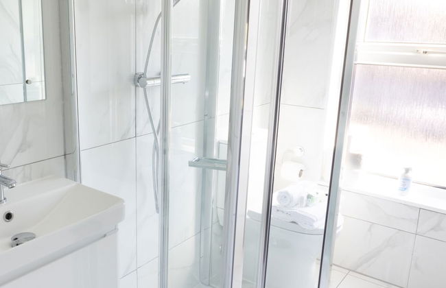 Spacious 2 Bed Apt Sleeps 5 Relocation Kent - Foto 11