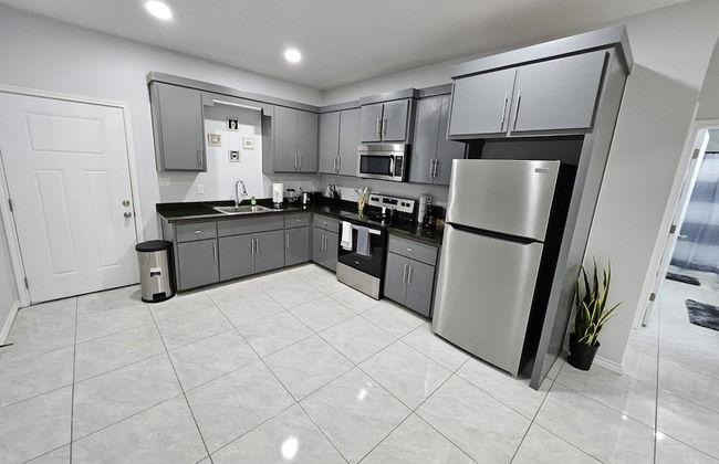 Beautiful Apartment 9 min to Mercedes Outlets - Foto 5