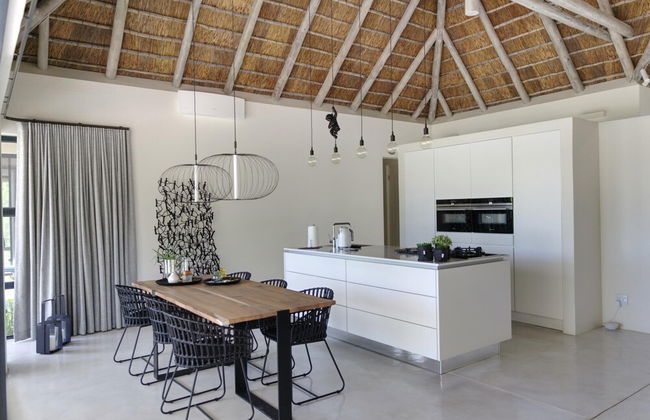 Discover the Attraction of Villa Umoja - Foto 19