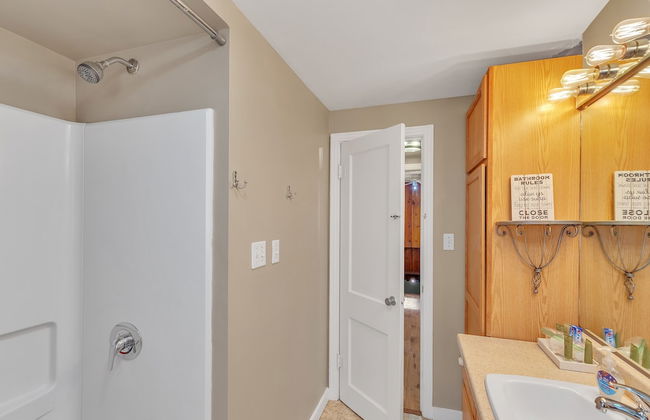 Downtown 2 Story Property 2 Bedroom Apts by RedAwning - Foto 16