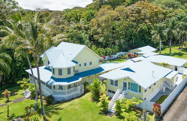 Grand Melemele 3 Bedroom Home by RedAwning - Photo 43