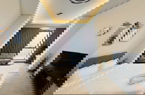 Foto 11 - Upscale Studio Apartment Burj View with Balcony Free Parking by Belvilla