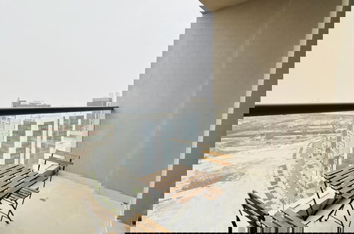 Foto 8 - Upscale Studio Apartment Burj View with Balcony Free Parking by Belvilla