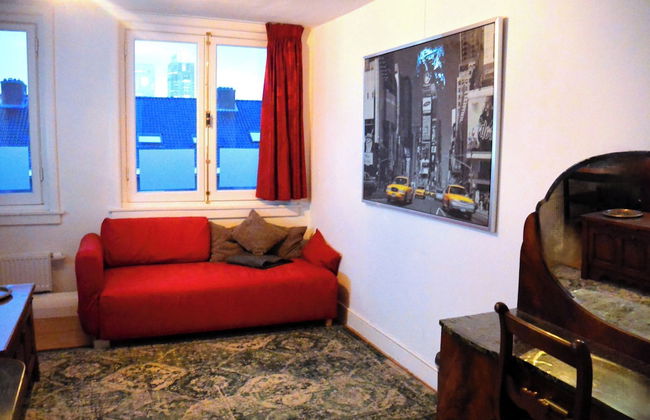 Cosy Amsterdam Apartment With City Views - Photo 8