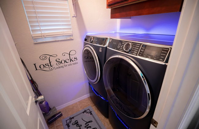 Urban Oasis W/hot Tub, Heated Pool And Private Movie Theater 2 Bedroom Home by RedAwning - Foto 30