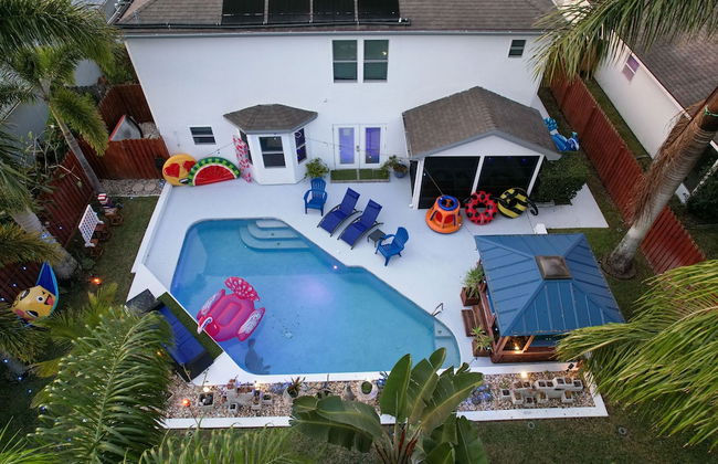 Urban Oasis W/hot Tub, Heated Pool And Private Movie Theater 2 Bedroom Home by RedAwning - Foto 50