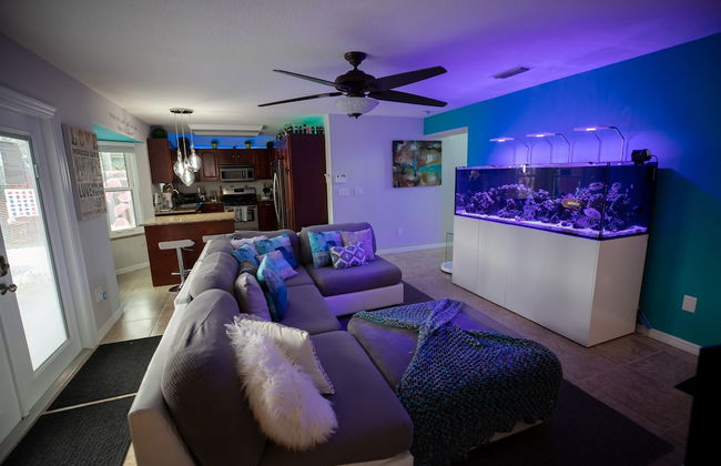 Urban Oasis W/hot Tub, Heated Pool And Private Movie Theater 2 Bedroom Home by RedAwning - Foto 6