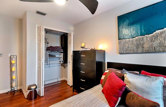 Urban Oasis W/hot Tub, Heated Pool And Private Movie Theater 2 Bedroom Home by RedAwning - Foto 5