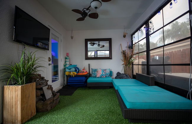 Urban Oasis W/hot Tub, Heated Pool And Private Movie Theater 2 Bedroom Home by RedAwning - Foto 23