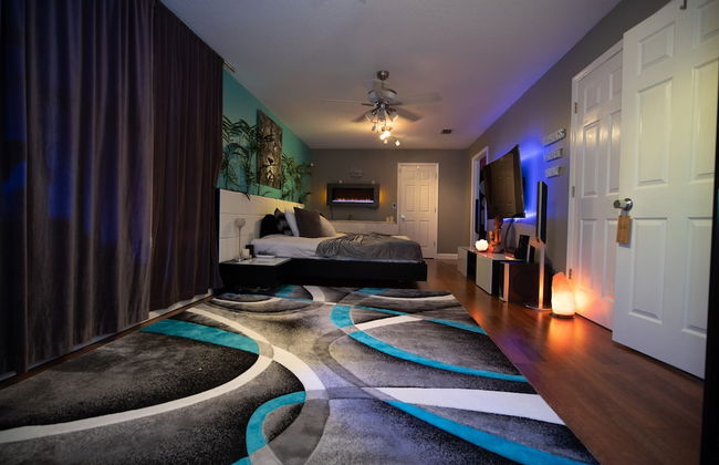 Urban Oasis W/hot Tub, Heated Pool And Private Movie Theater 2 Bedroom Home by RedAwning - Foto 11