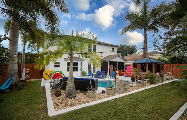 Urban Oasis W/hot Tub, Heated Pool And Private Movie Theater 2 Bedroom Home by RedAwning - Foto 55