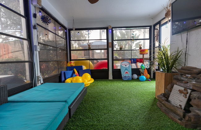 Urban Oasis W/hot Tub, Heated Pool And Private Movie Theater 2 Bedroom Home by RedAwning - Foto 60
