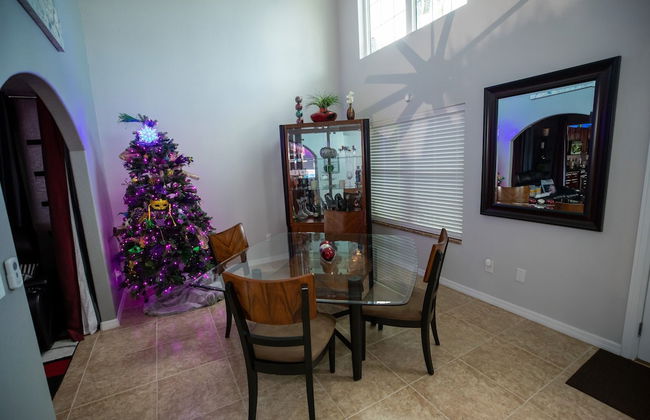 Urban Oasis W/hot Tub, Heated Pool And Private Movie Theater 2 Bedroom Home by RedAwning - Foto 66