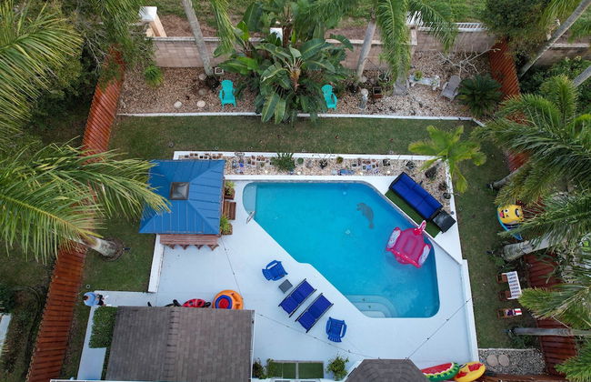 Urban Oasis W/hot Tub, Heated Pool And Private Movie Theater 2 Bedroom Home by RedAwning - Foto 47