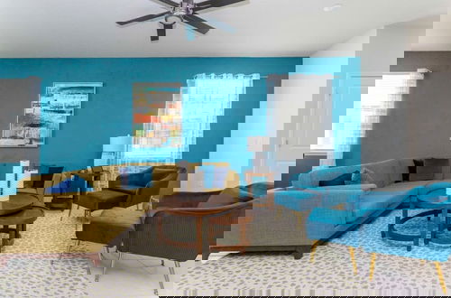 Foto 3 - New Fun Family Getaway - Super Cute Home