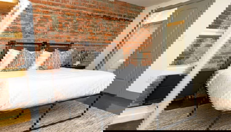 Photo 1 - Extra Classy 1 BR Loft With Exposed Brick Downtown