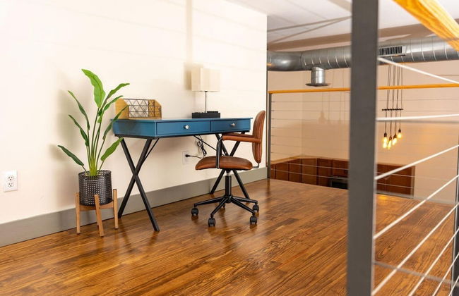 Extra Classy 1 BR Loft With Exposed Brick Downtown - Photo 14
