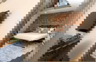 Photo 2 - Extra Classy 1 BR Loft With Exposed Brick Downtown