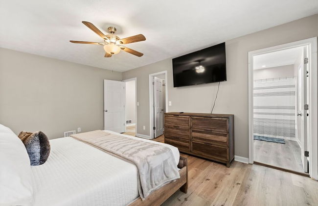Beautiful Newly-renovated Home in Indian Hills - Photo 19