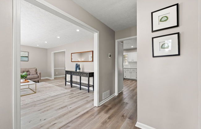 Beautiful Newly-renovated Home in Indian Hills - Photo 13