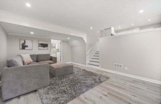 Beautiful Newly-renovated Home in Indian Hills - Photo 12