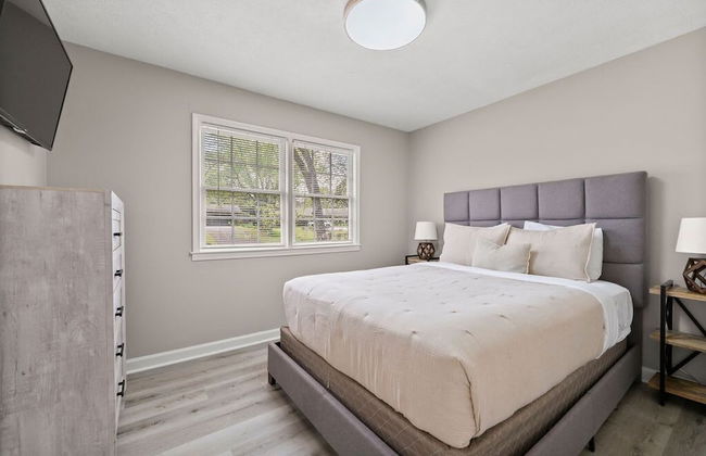 Beautiful Newly-renovated Home in Indian Hills - Photo 18