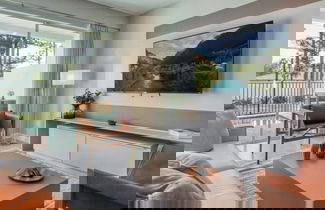 Foto 1 - Vacation fun in This Modern Luxury Home