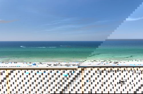 Foto 28 - Wondrous Oceanfront Condo with Free Poolside WiFi - Unit 1105 by RedAwning