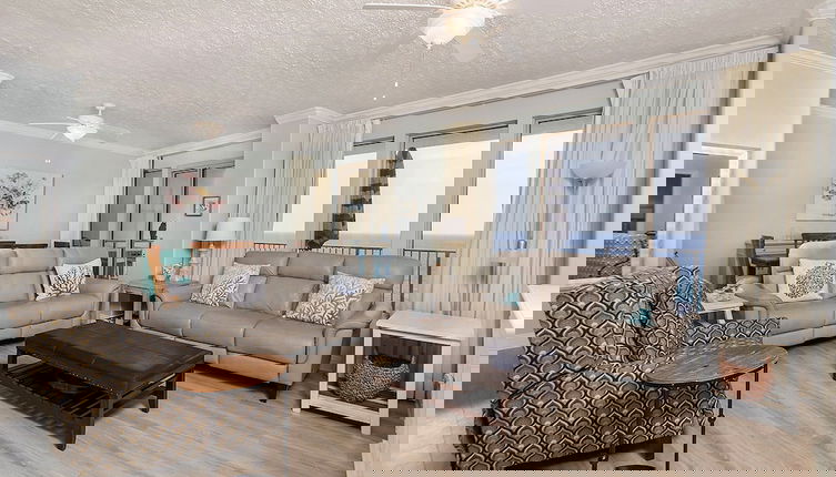 Foto 1 - Wondrous Oceanfront Condo with Free Poolside WiFi - Unit 1105 by RedAwning