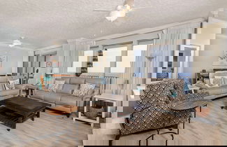Foto 1 - Wondrous Oceanfront Condo with Free Poolside WiFi - Unit 1105 by RedAwning