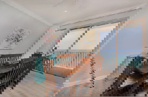 Foto 6 - Wondrous Oceanfront Condo with Free Poolside WiFi - Unit 1105 by RedAwning