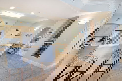 Foto 2 - Wondrous Oceanfront Condo with Free Poolside WiFi - Unit 1105 by RedAwning