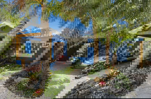 Foto 35 - The Shady Mermaid 2 Bedroom Home by RedAwning