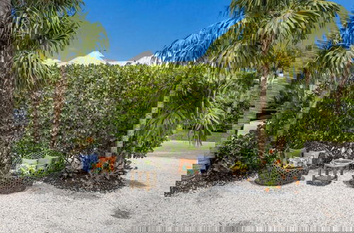 Foto 42 - The Shady Mermaid 2 Bedroom Home by RedAwning
