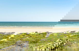 Foto 2 - Superb Home With Private Walkover Unobstructed Views