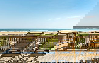 Foto 1 - Superb Home With Private Walkover Unobstructed Views