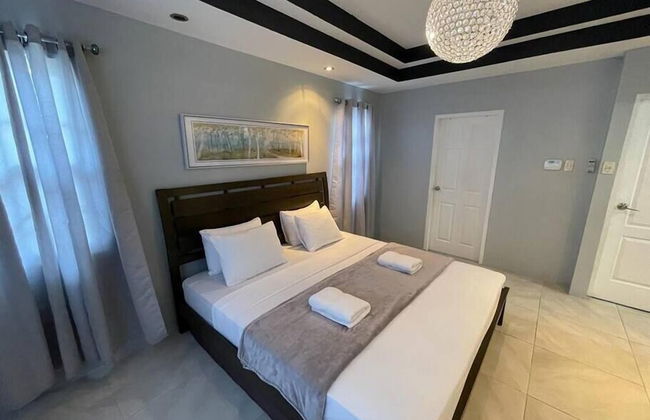 Pool and Jacuzzi Vacation Home - Foto 7
