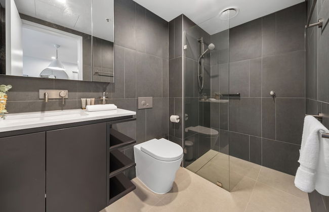 cozy 2BR with free parking & wifi - Foto 16