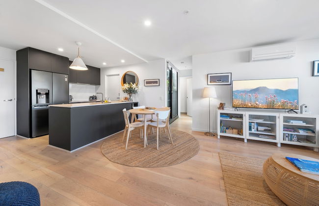 cozy 2BR with free parking & wifi - Foto 1