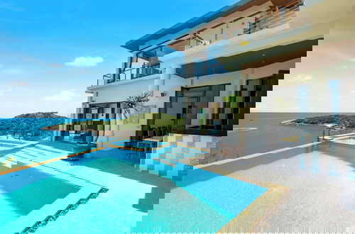 Foto 19 - Villa Azure with Infinity Pool