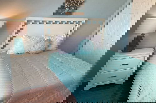 Foto 8 - Dolphin Resort 3 Bedroom Home by RedAwning