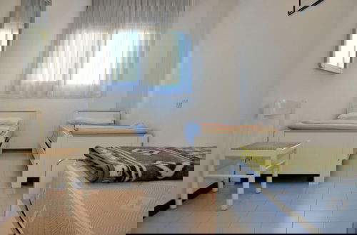 Foto 3 - White Apartment With Terrace - Beahost