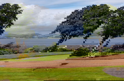 Foto 38 - Cozy Coastal Apartment in Historic Port Glasgow