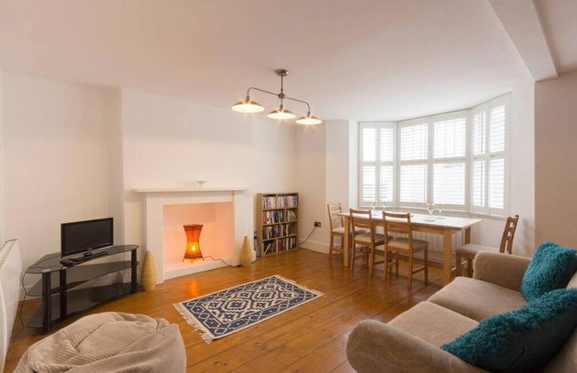 Host Stay Victoria Gardens - Photo 2