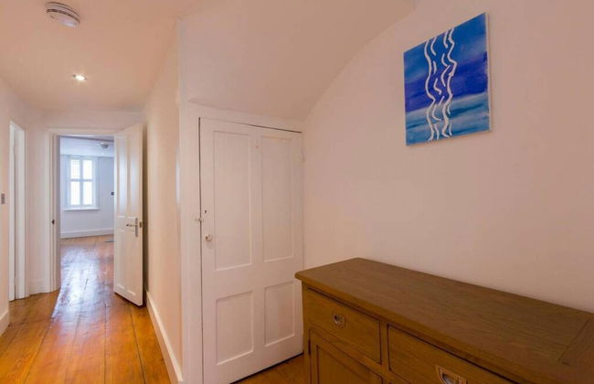 Host Stay Victoria Gardens - Photo 5