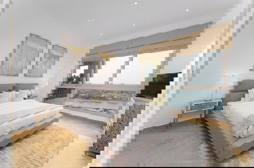 Foto 8 - Maison Privee - High-End Palm Apt w/ Picturesque Seafront Views