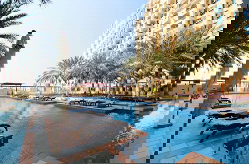 Foto 19 - Maison Privee - High-End Palm Apt w/ Picturesque Seafront Views