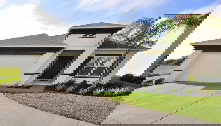 Foto 1 - Beautiful Pool Home With Game Room 4 Bedroom Home by RedAwning
