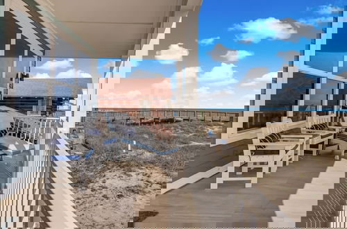 Foto 41 - Magnificent Modern Beach House with Ocean View from All Rooms by RedAwning